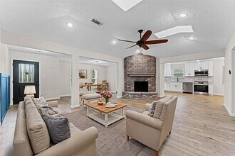 27241 Wells Ln in Conroe, TX - Building Photo - Building Photo