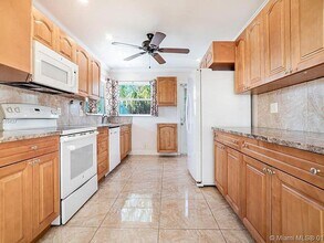 611 NW 39th St in Oakland Park, FL - Building Photo - Building Photo