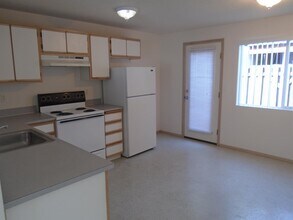180 N 7th St in Aumsville, OR - Building Photo - Building Photo