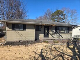 1605 S Mack Smith Rd in East Ridge, TN - Building Photo