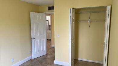 5917 Vía Vermilya in Atlantis, FL - Building Photo - Building Photo
