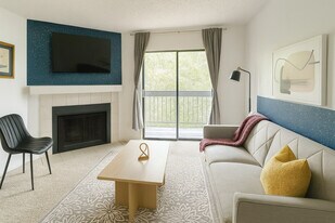 1040 Clayton Ln, Unit SI ID1335308P in Austin, TX - Building Photo