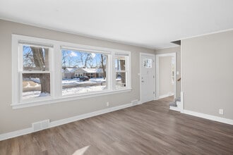 5604 S Madison Ave in Countryside, IL - Building Photo - Building Photo