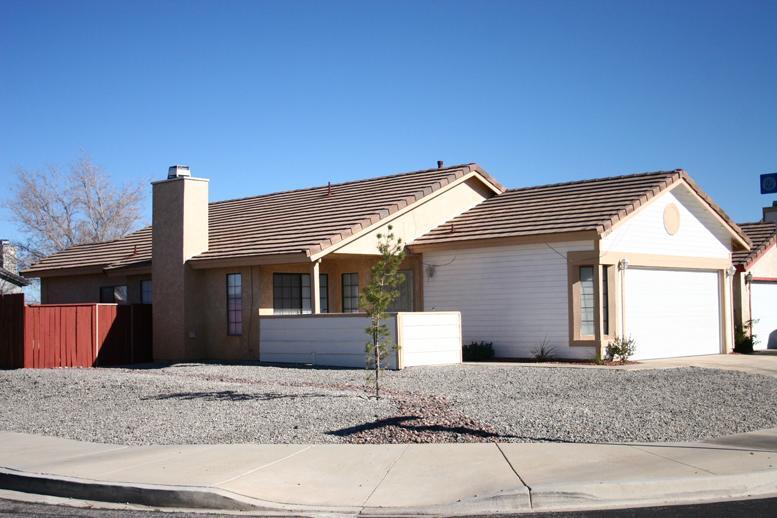 13612 Rockledge Dr in Victorville, CA - Building Photo