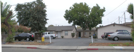 864 Wayside Dr in Turlock, CA - Building Photo - Building Photo