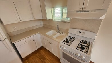 437 Altair Pl in Los Angeles, CA - Foto de edificio - Building Photo