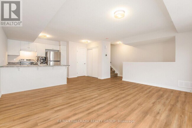 290 Zenith Private in Ottawa, ON - Building Photo - Building Photo