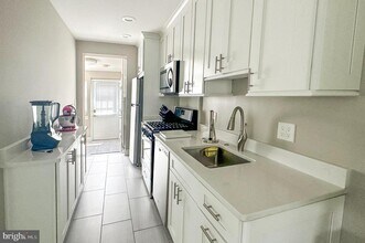 2215 40th St NW in Washington, DC - Building Photo - Building Photo