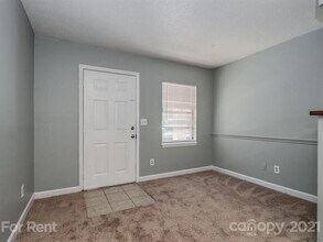 406 W 9th St-Unit -102 in Charlotte, NC - Building Photo - Building Photo