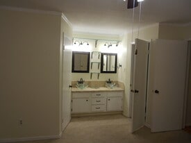 9000 Bissonnet St, Unit 1004 in Houston, TX - Building Photo