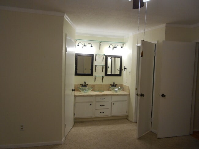 property at 9000 Bissonnet St