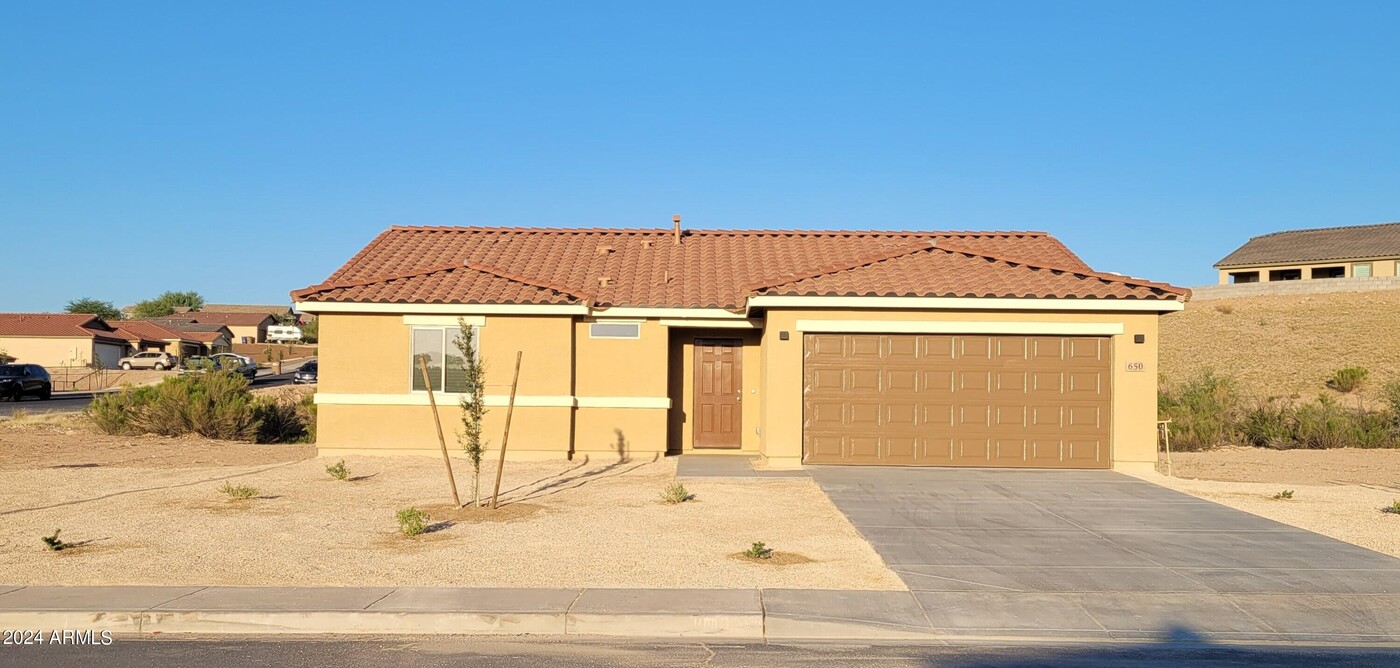 650 Vista Del Rio Ct in Wickenburg, AZ - Foto de edificio