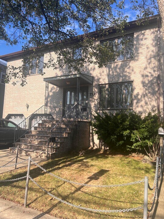 773 1st St in Secaucus, NJ - Building Photo