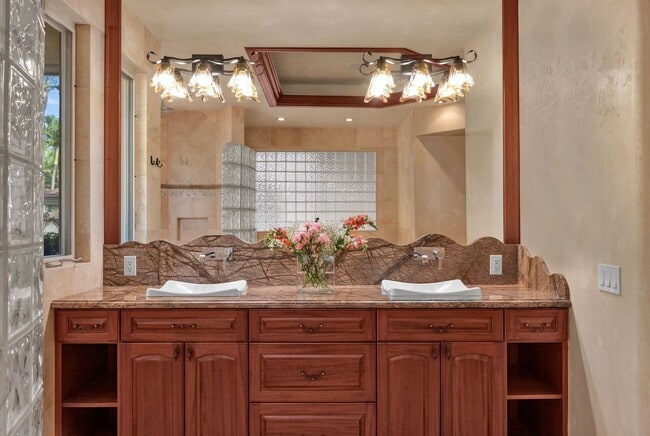 747 Kai Hele Ku St in Lahaina, HI - Building Photo - Building Photo