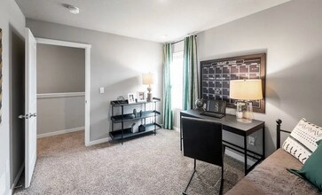 2569 SE Hawkins Ave in West Des Moines, IA - Building Photo - Building Photo