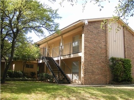 Crestwood Apartments in Fort Worth, TX - Building Photo