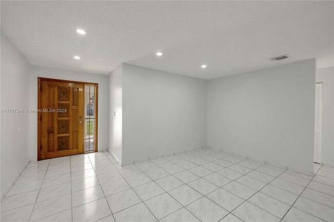 120 SW 116th Ave in Miami, FL - Building Photo - Building Photo