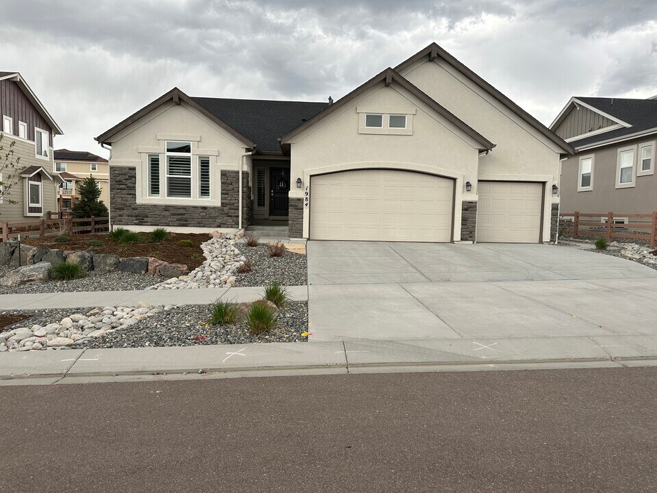 1984 Ruffino Dr in Colorado Springs, CO - Foto de edificio