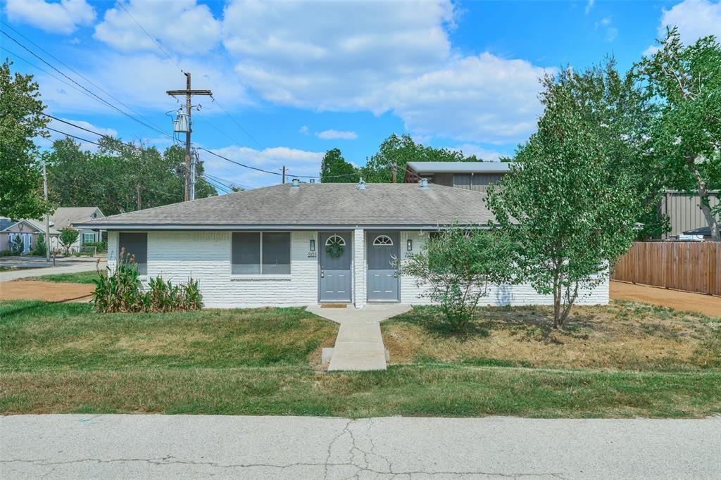 309 S Magnolia St in Tomball, TX - Building Photo