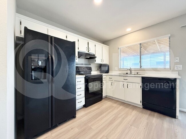 329 N 69th Ave in Phoenix, AZ - Building Photo - Building Photo