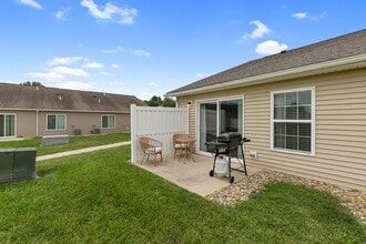 Redwood Canal Winchester in Canal Winchester, OH - Foto de edificio - Building Photo