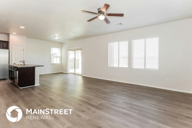 1027 E Madera Grove Ln in Sahuarita, AZ - Foto de edificio - Building Photo