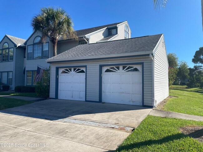 4890 Lake Waterford Way W in Melbourne, FL - Building Photo - Building Photo