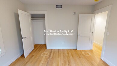 208-210 Banks St. Unit 2, Unit 2 in Cambridge, MA - Building Photo - Building Photo