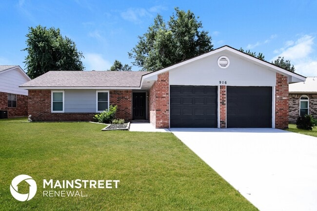 property at 916 Clear Creek