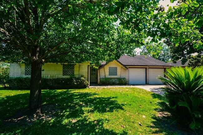 8407 Edgemoor Dr in Houston, TX - Building Photo - Building Photo