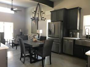 1251 Canyon Shores in Canyon Lake, TX - Foto de edificio - Building Photo