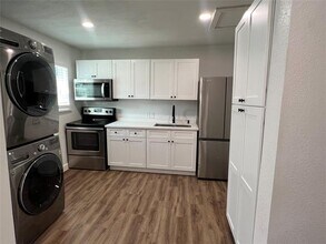 1019 N Chandler Dr in Fort Worth, TX - Building Photo - Building Photo