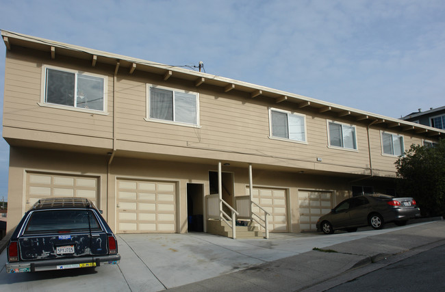 125 Hilton Way in Pacifica, CA - Building Photo - Building Photo