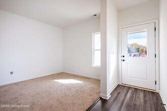 10029 Windcrest Farms Ln in Louisville, KY - Building Photo - Building Photo