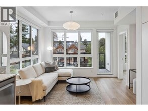 710 Dogwood St in Coquitlam, BC - Building Photo - Building Photo