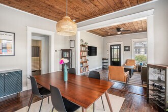 1130 E Crockett St in San Antonio, TX - Building Photo - Building Photo