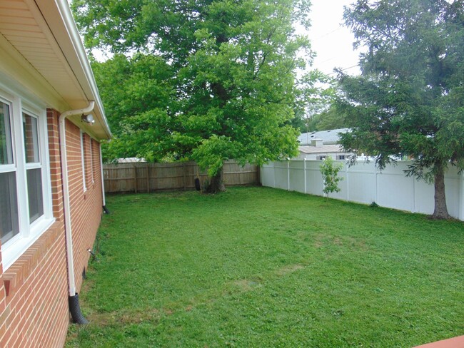 2407 Heutte Dr in Norfolk, VA - Building Photo - Building Photo