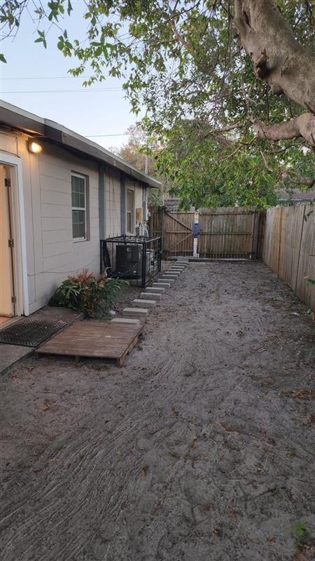 812 E Lotus Ave in Tampa, FL - Building Photo - Building Photo