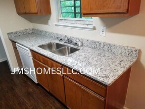 5779 Rock Rd in Union City, GA - Foto de edificio - Building Photo