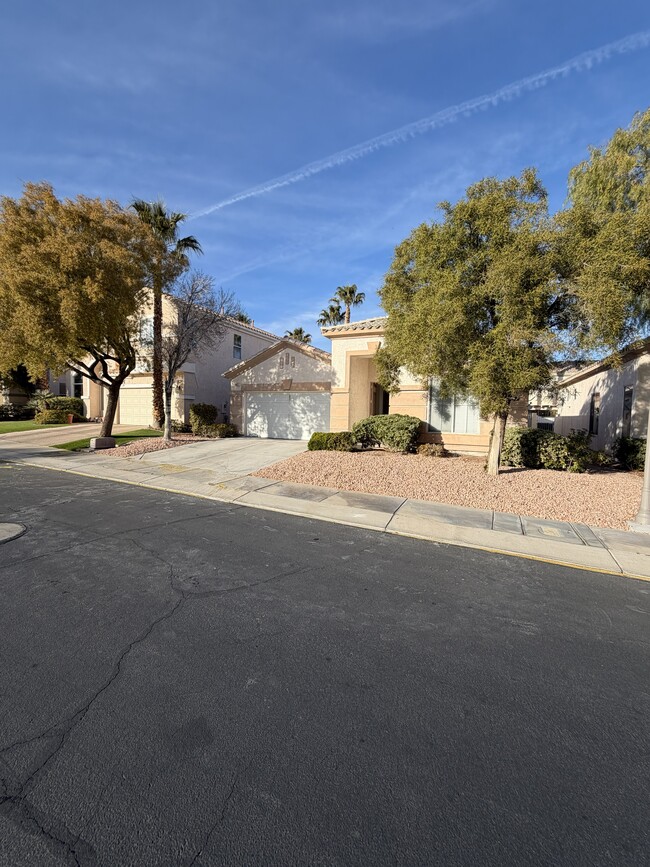 202 Waterton Lakes Ave in Las Vegas, NV - Building Photo - Building Photo