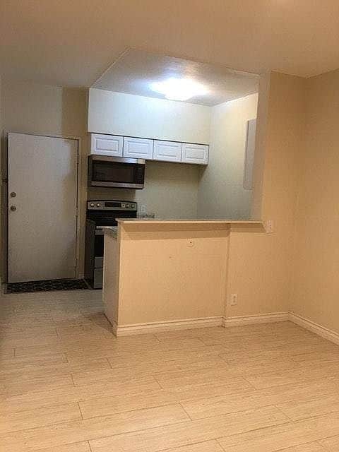 20234 Cantara St in Los Angeles, CA - Building Photo - Building Photo