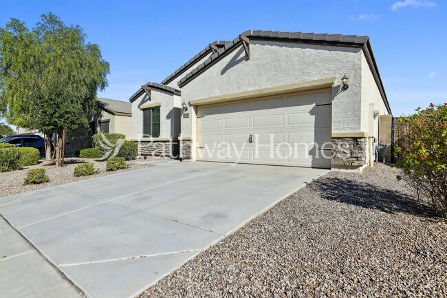 8216 W Pueblo Ave in Phoenix, AZ - Building Photo - Building Photo