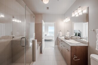 5927 Almeda Rd in Houston, TX - Building Photo - Building Photo