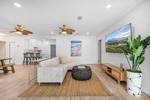 266 N Atlantic Ave in Cocoa Beach, FL - Building Photo