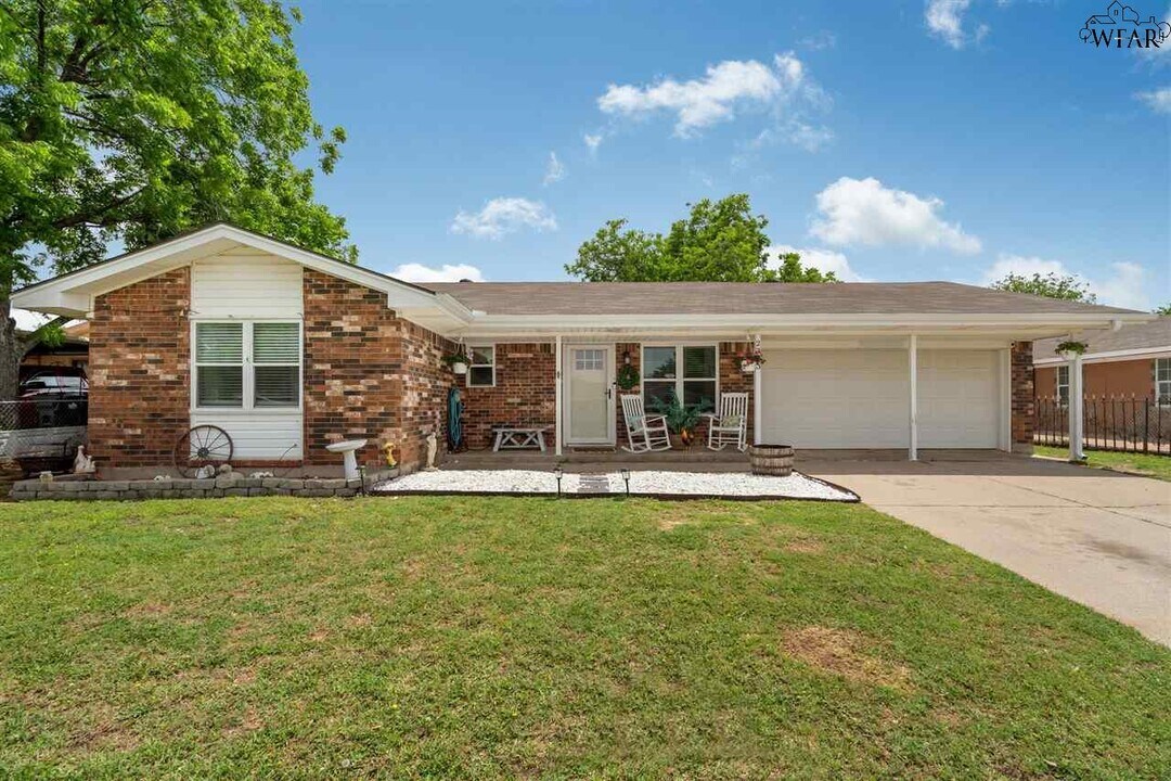 2303 Doris St in Wichita Falls, TX - Building Photo