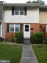 205 Moore Dr in Berryville, VA - Building Photo