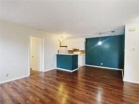 9906 Hundred Oaks Cir, Unit A in Austin, TX - Building Photo