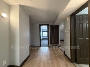 2400 R St in Lincoln, NE - Foto de edificio - Building Photo