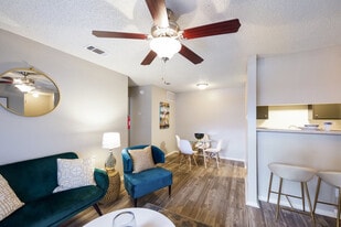 Holbrook Apartment Homes in Dallas, TX - Building Photo