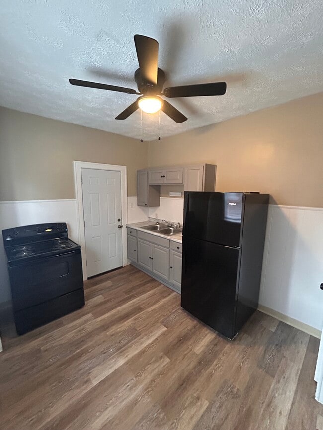 4377 Saint Lawrence Ave, Unit 1 in Cincinnati, OH - Foto de edificio - Building Photo